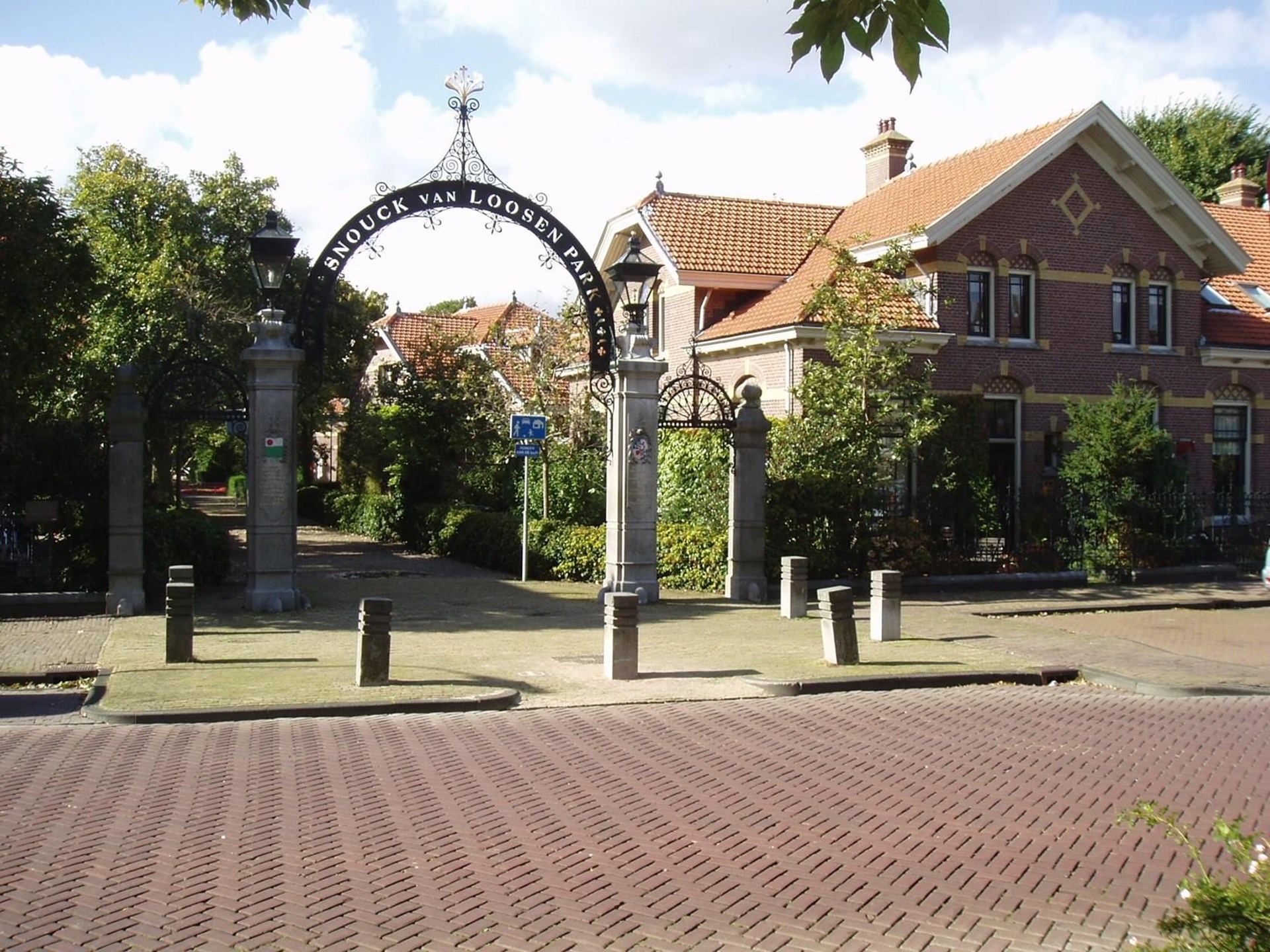 Snouck van Loosenpark banner